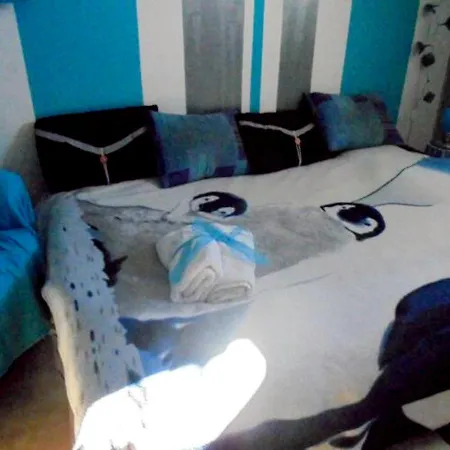 Blue Room, Kitchenette-2
